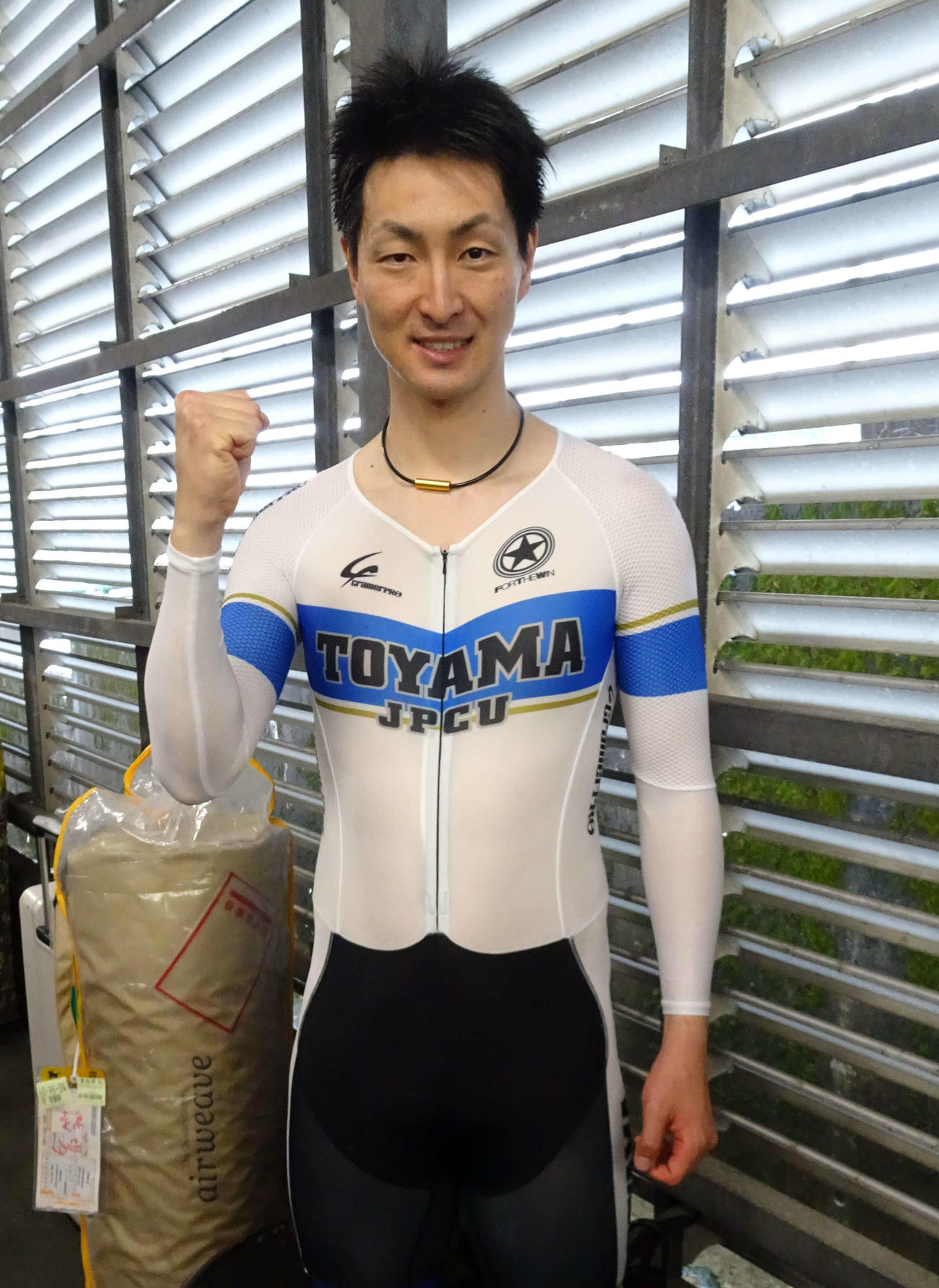 地元で4キロ個人追い抜きを制した近谷涼