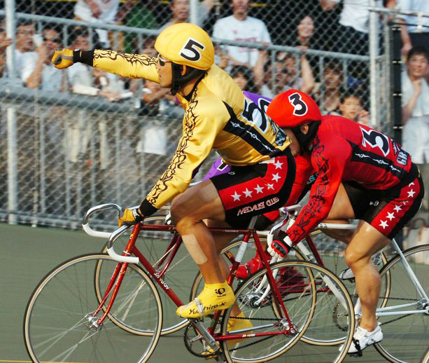 2005年9月19日、名古屋オールスターで16回目のG1制覇を果たした神山雄一郎は、ゴール後にガッツポーズ