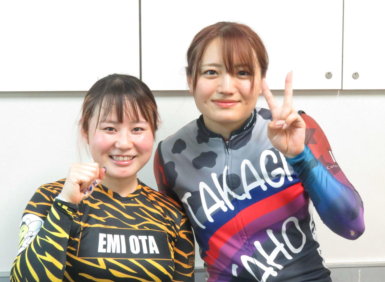 力強いまくりで快勝の太田瑛美（左）と、同期で3着の高木香帆