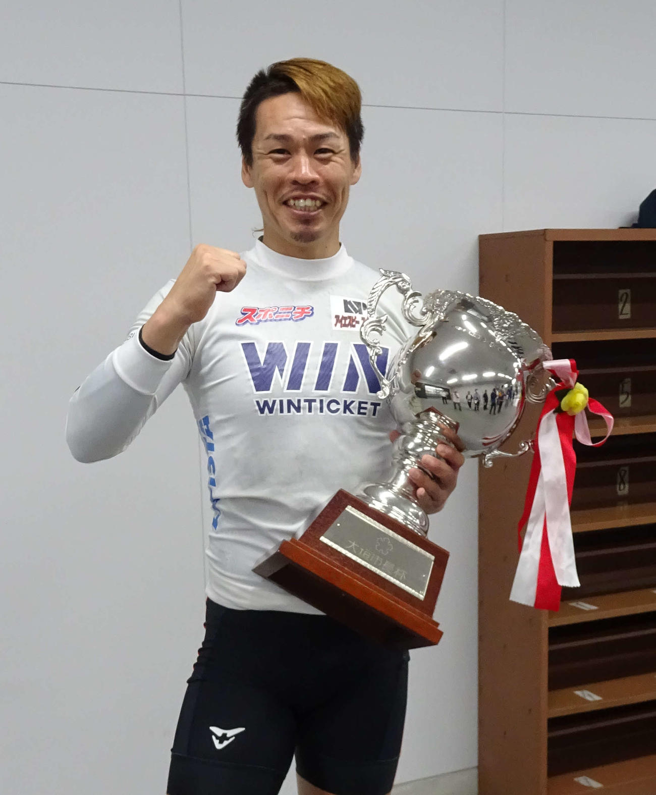 中団まくりを決めて優勝した浅井康太