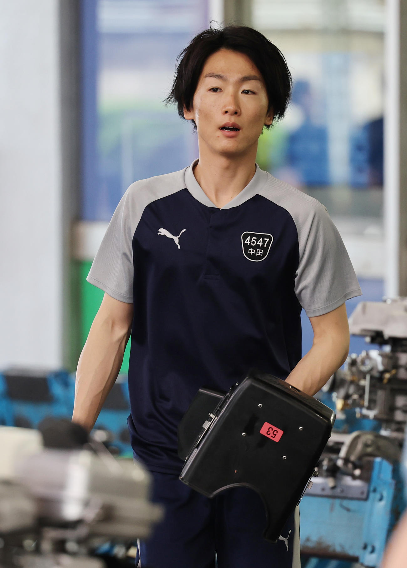 調整する中田竜太（2023年6月4日撮影）