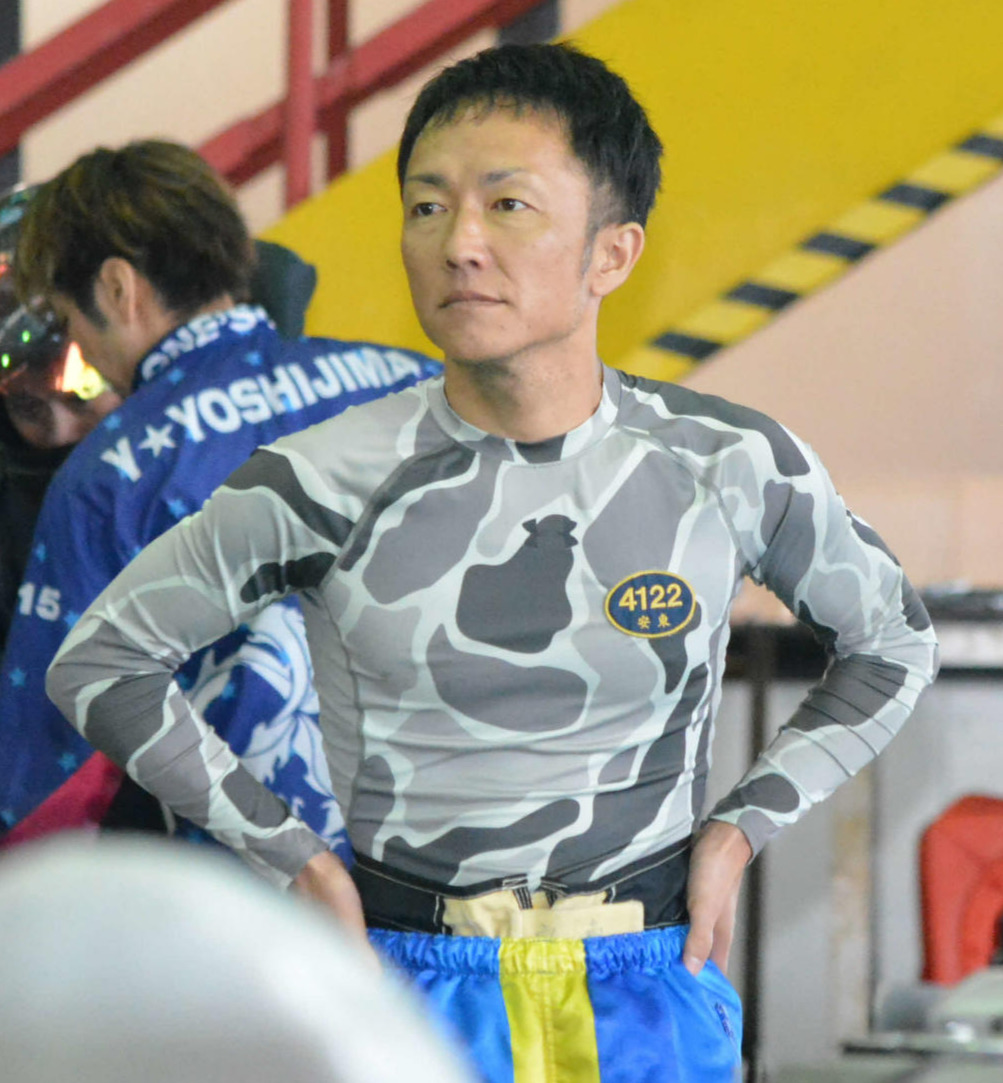 予選上位通過を目指す地元の安東幸治