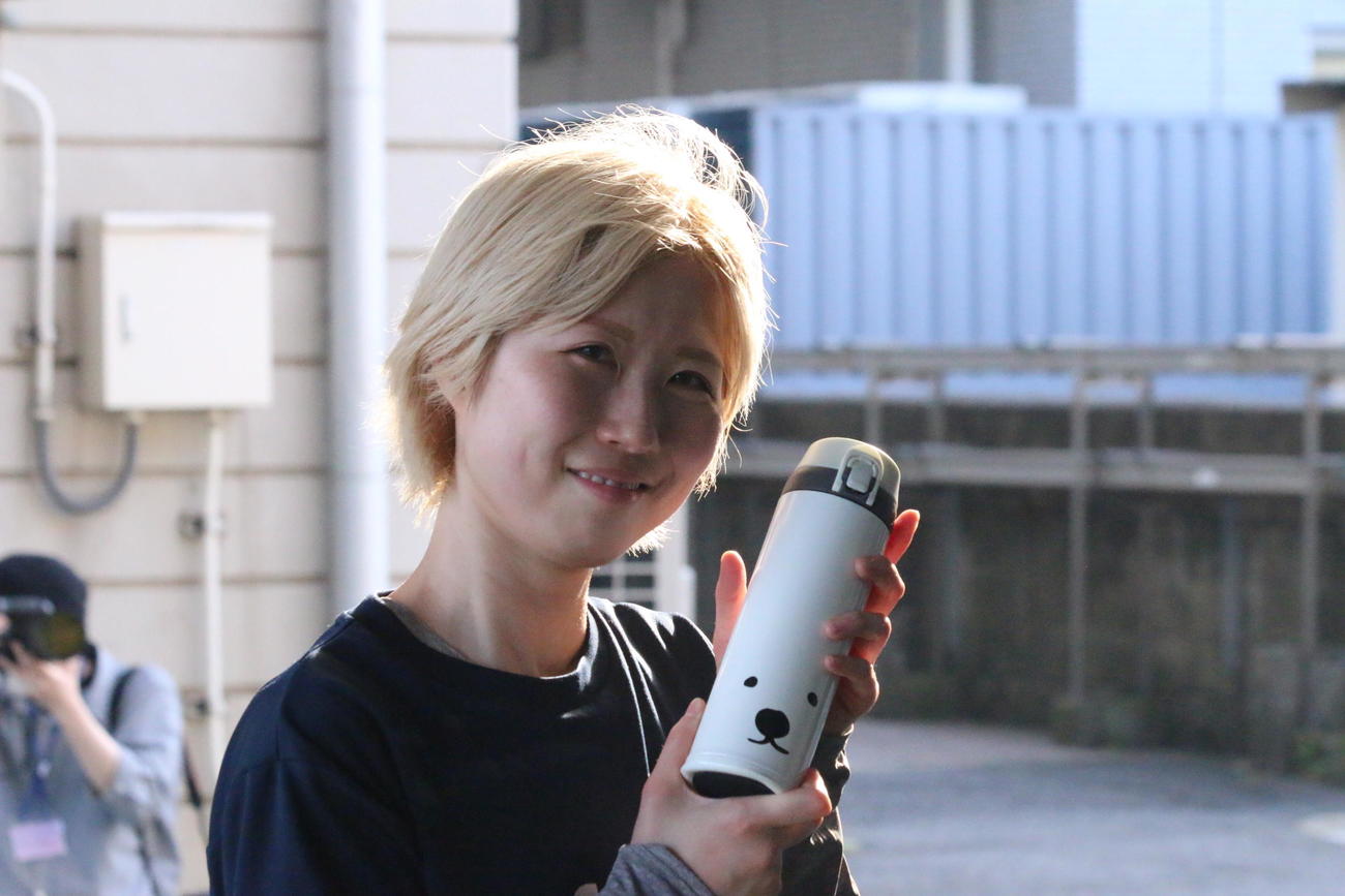 6Rでカド4コース捲りを決めた野田部宏子はマイボトルとともに笑顔を見せた