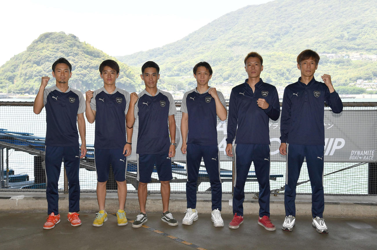 ドリーム戦に出場する6人が集合！　右から池田浩二、磯部誠、毒島誠、菊地孝平、羽野直也、馬場貴也（撮影・岩下翔太）