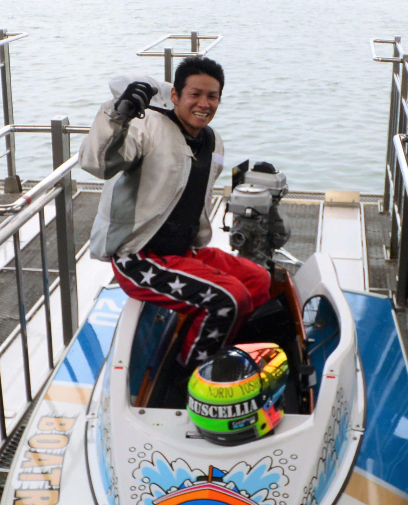 通算40回目の優勝を飾った吉永則雄が、笑顔でガッツポーズ