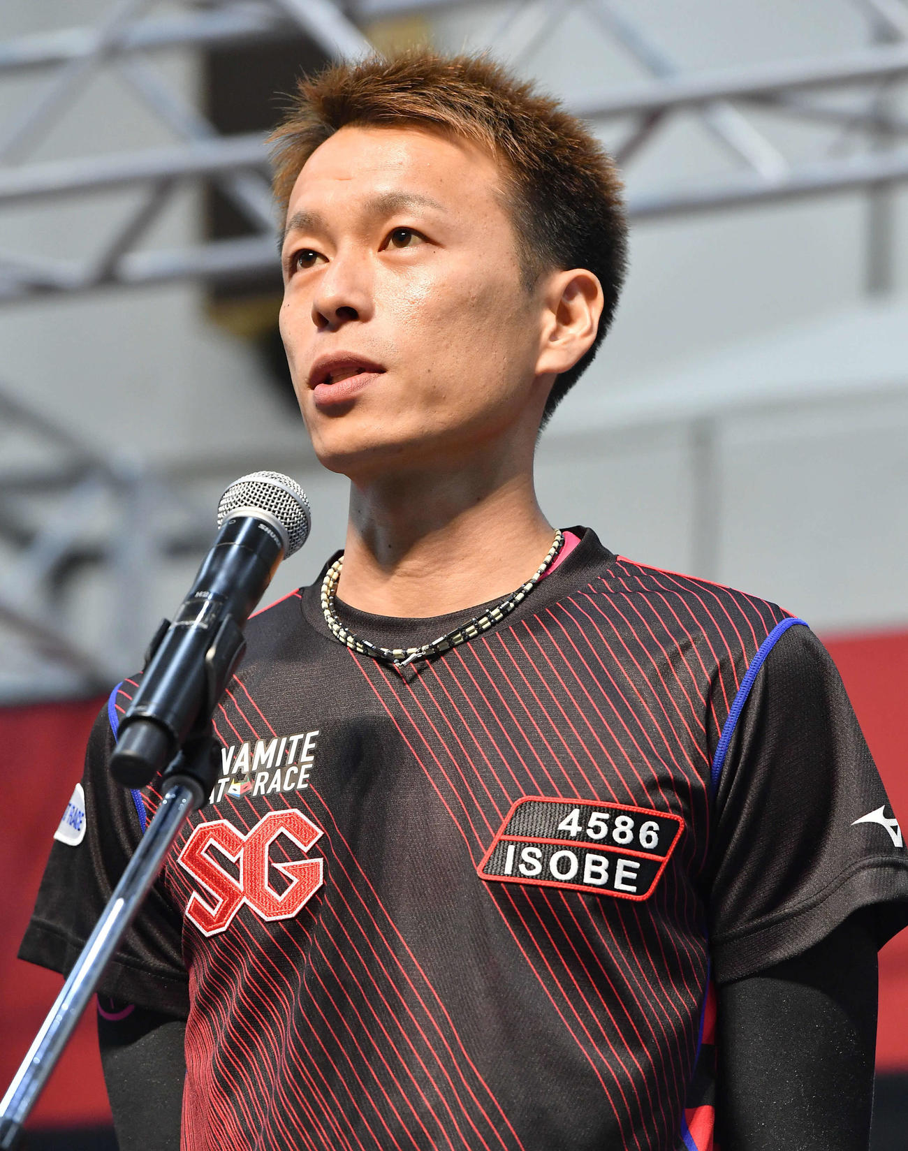 12R優勝戦の出場選手インタビューを受ける4586磯部誠（撮影・岩下翔太）