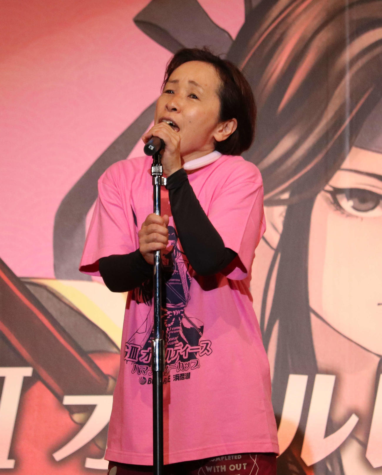 松瀬弘美が選手紹介式で歌声を響かせた（撮影・工藤浩伸）