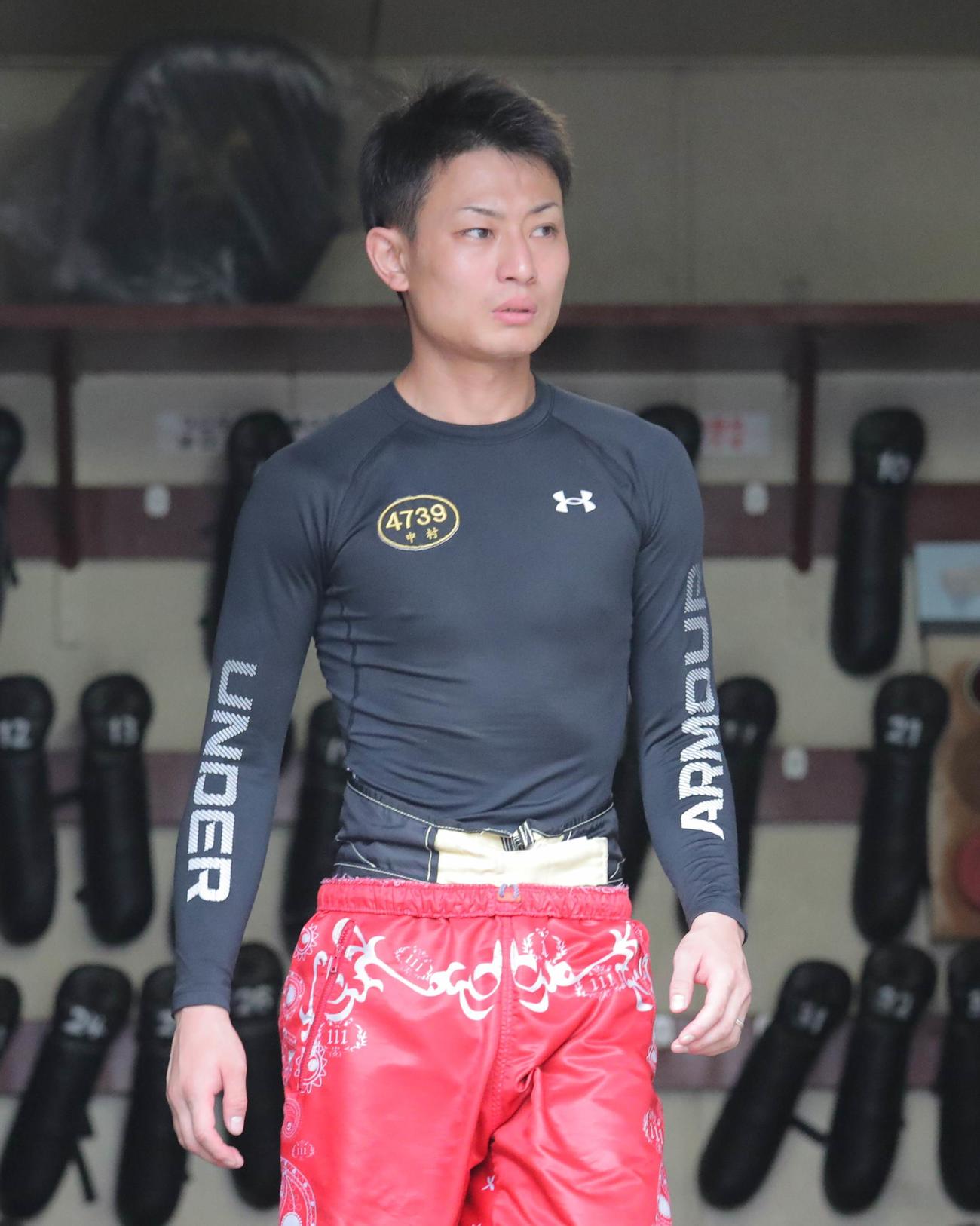 中村晃朋