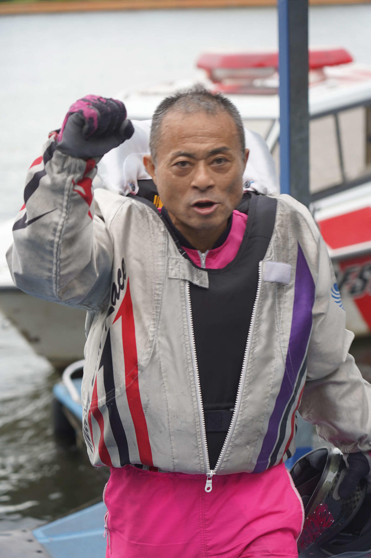 鈴木賢一が優勝戦1枠か逃げ、ガッツポーズで喜びを表現した