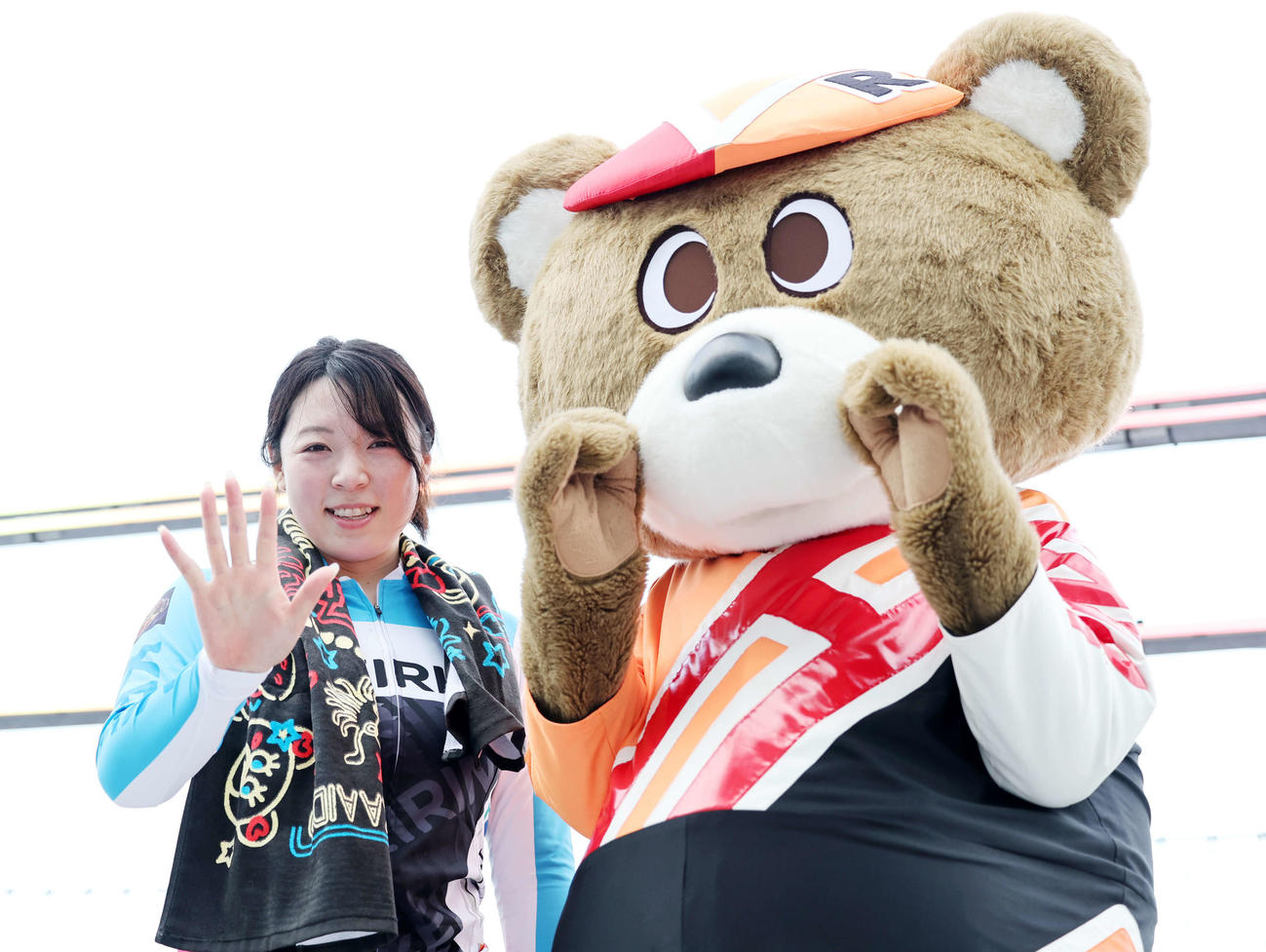 函館3R、L予選1着で通算500勝を達成し、りんりんとポーズを決める児玉碧衣（撮影・鈴木正人）