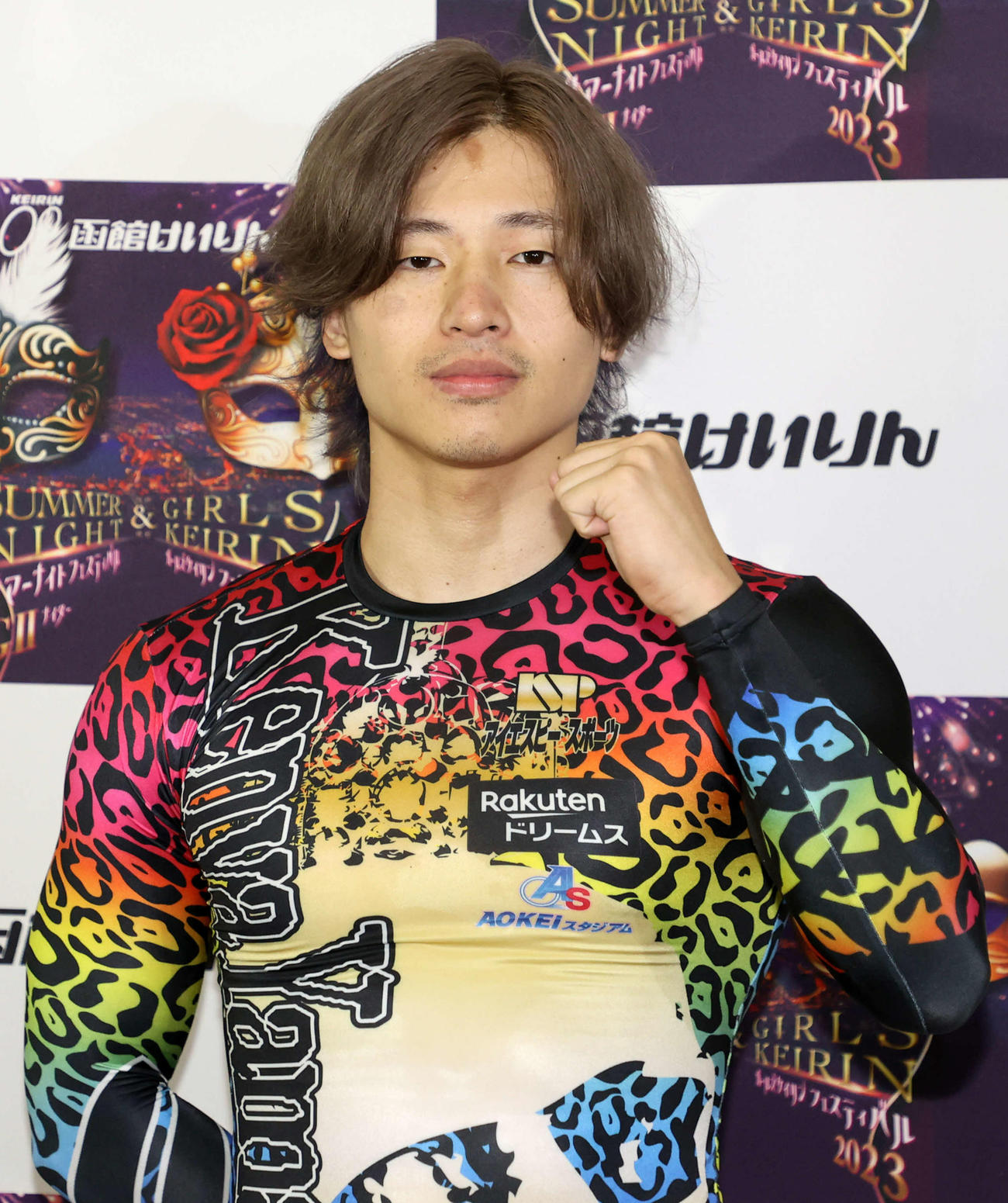 決勝へ向け気合を入れる山口拳矢（撮影・鈴木正人）