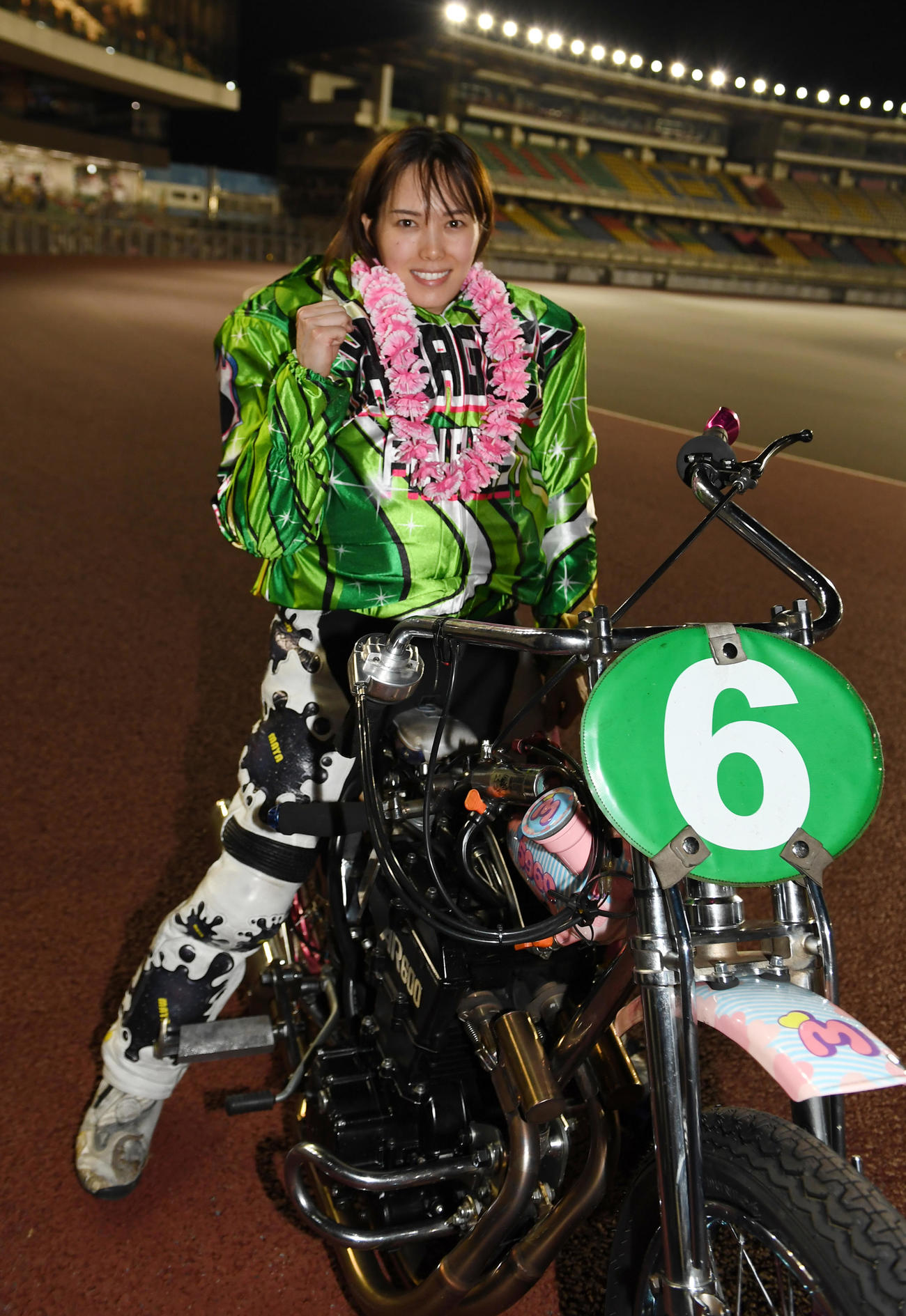 キューポラ杯で優勝しガッツポーズする佐藤摩弥（撮影・柴田隆二）