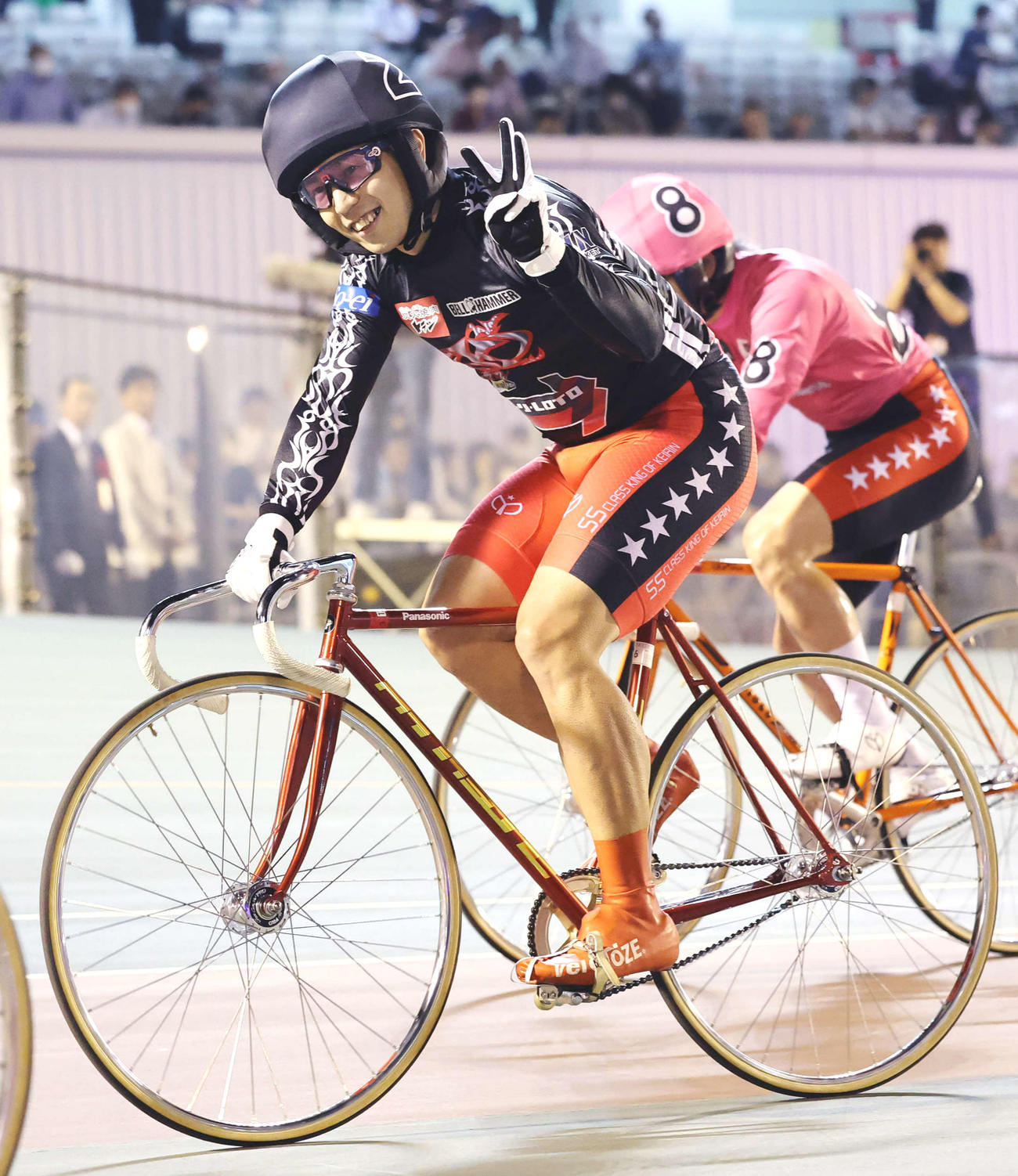 ゴール後に3本の指を立て大会3連覇をアピールする松浦悠士