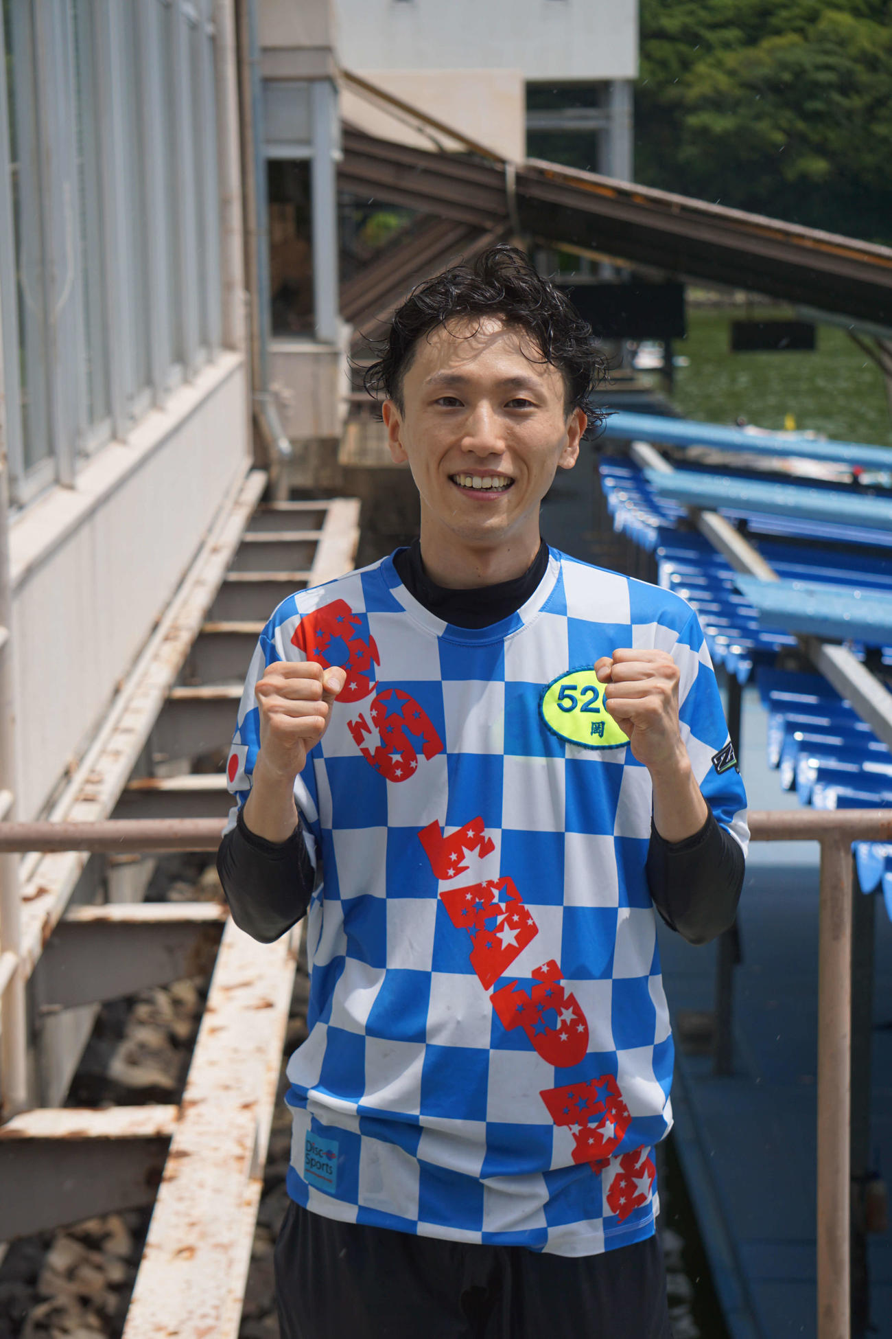 岡暢祐はびしょぬれになりながらも笑顔