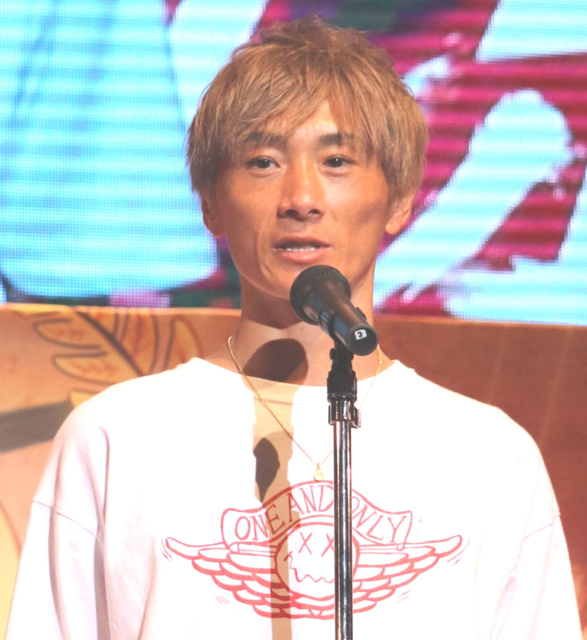 オープニングセレモニーで活躍を誓った峰竜太（撮影・神田成史）