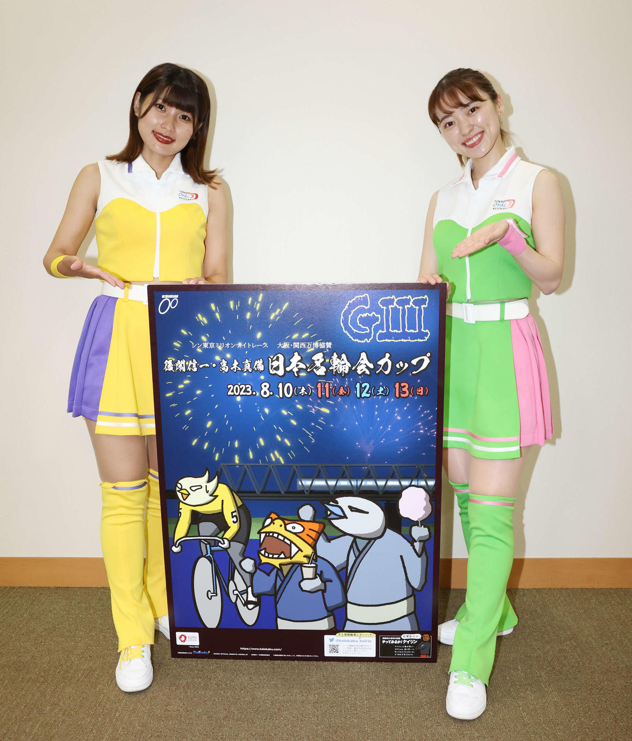 東京オーヴァル京王閣競輪「日本名輪会カップ」をPRする籠巻絵美理（左）と石井愛香（撮影・宮地輝）