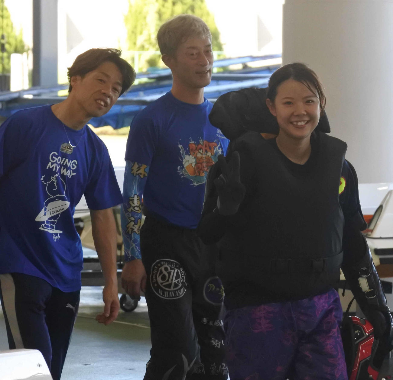 米丸乃絵（右）は14号機に好感触。左は江夏満、中央は林恵祐