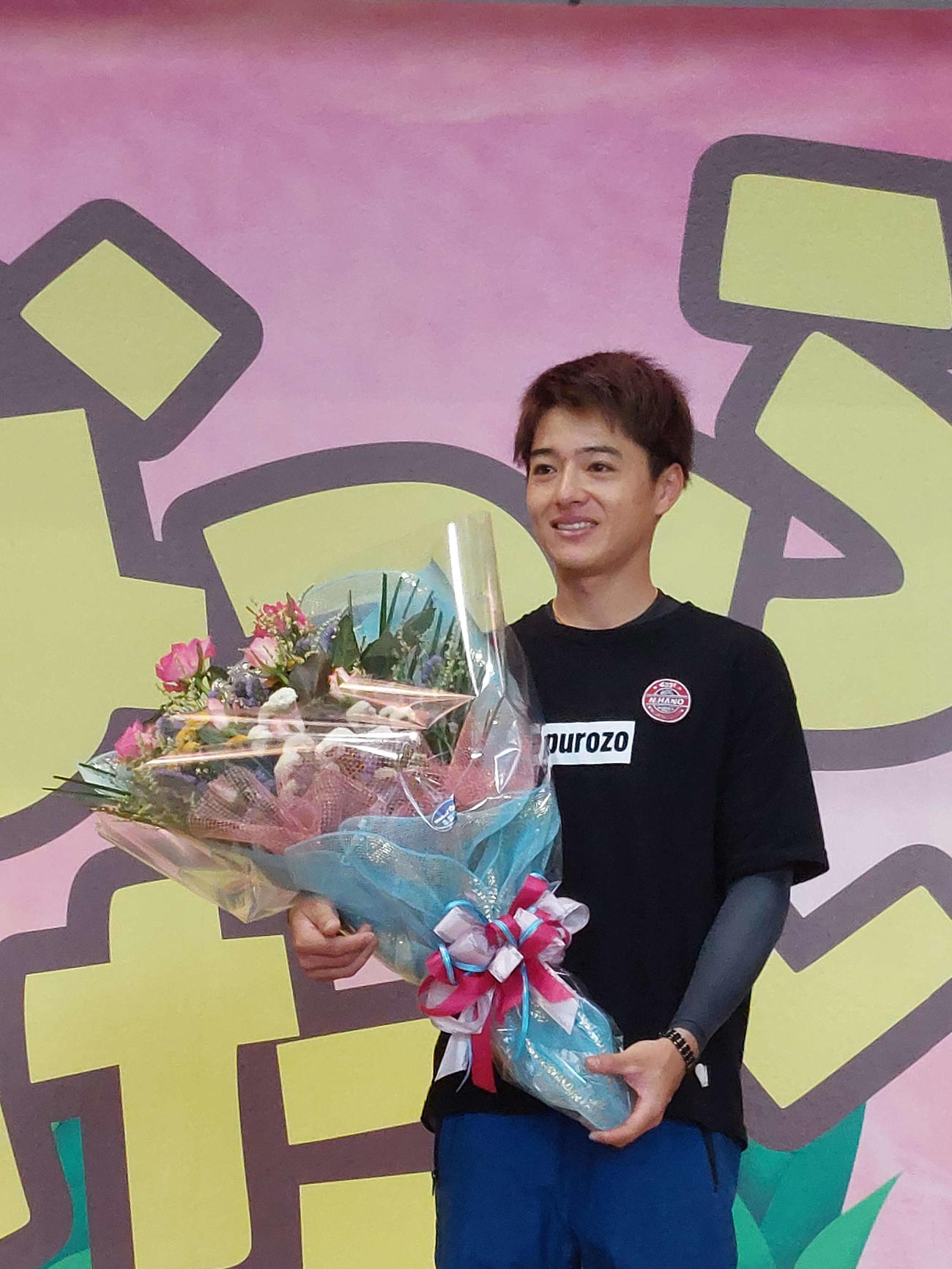 児島オーシャンカップでSG初優勝を決めた羽野直也はファンの前での優勝報告会で笑顔を見せた