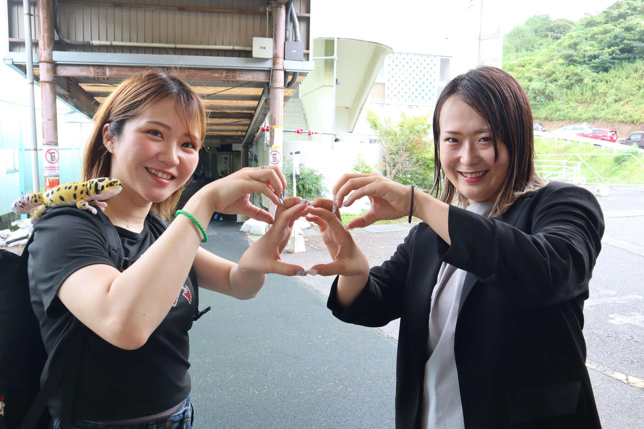 西島叶子と福田礼佳（左）は熊マークで地元開催へ意気込みをアピール（撮影・音無剛）