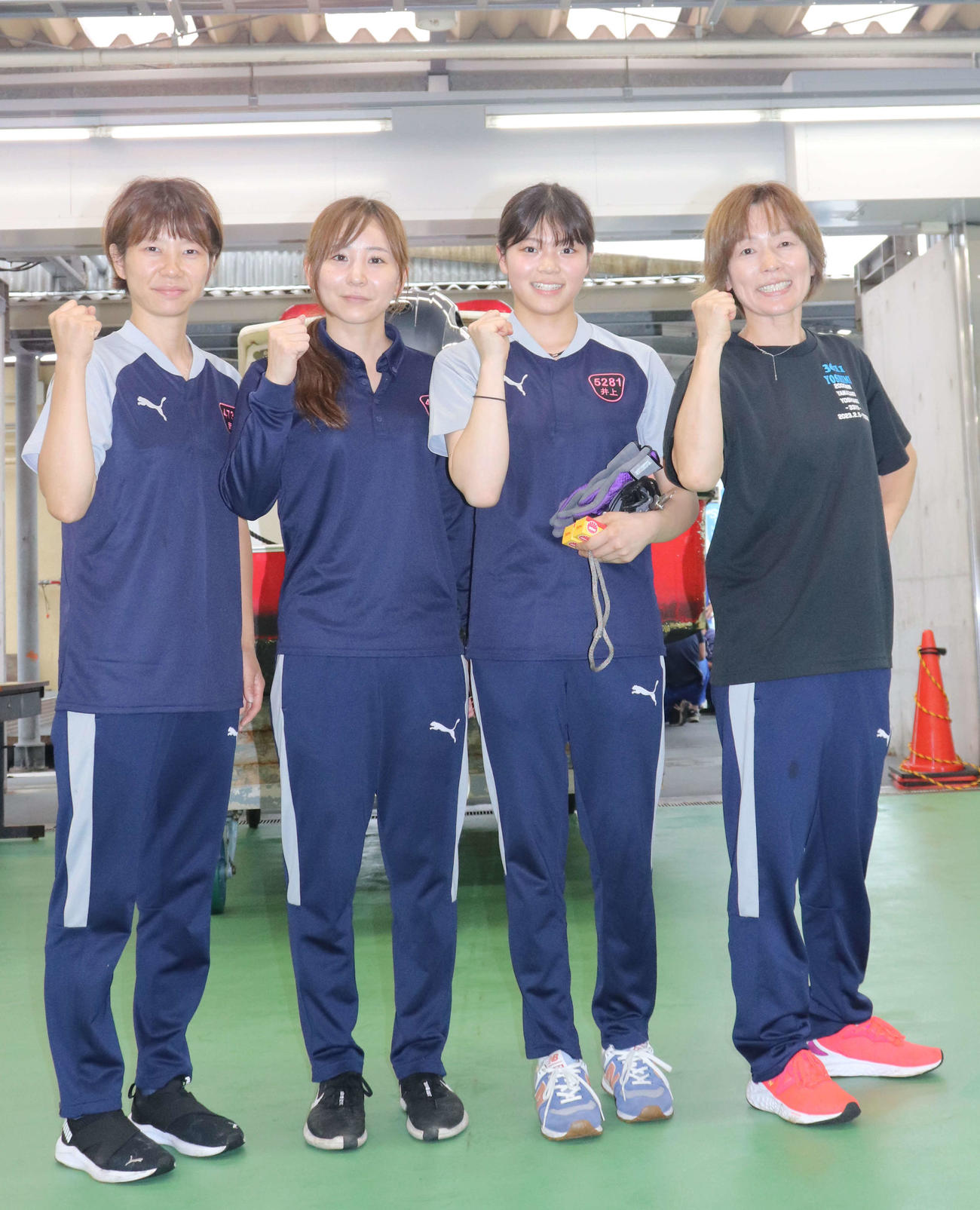 徳島カルテットで大会を盛り上げる。右から岩崎芳美、井上遥妃、西岡育未、赤井睦（撮影・神田成史）