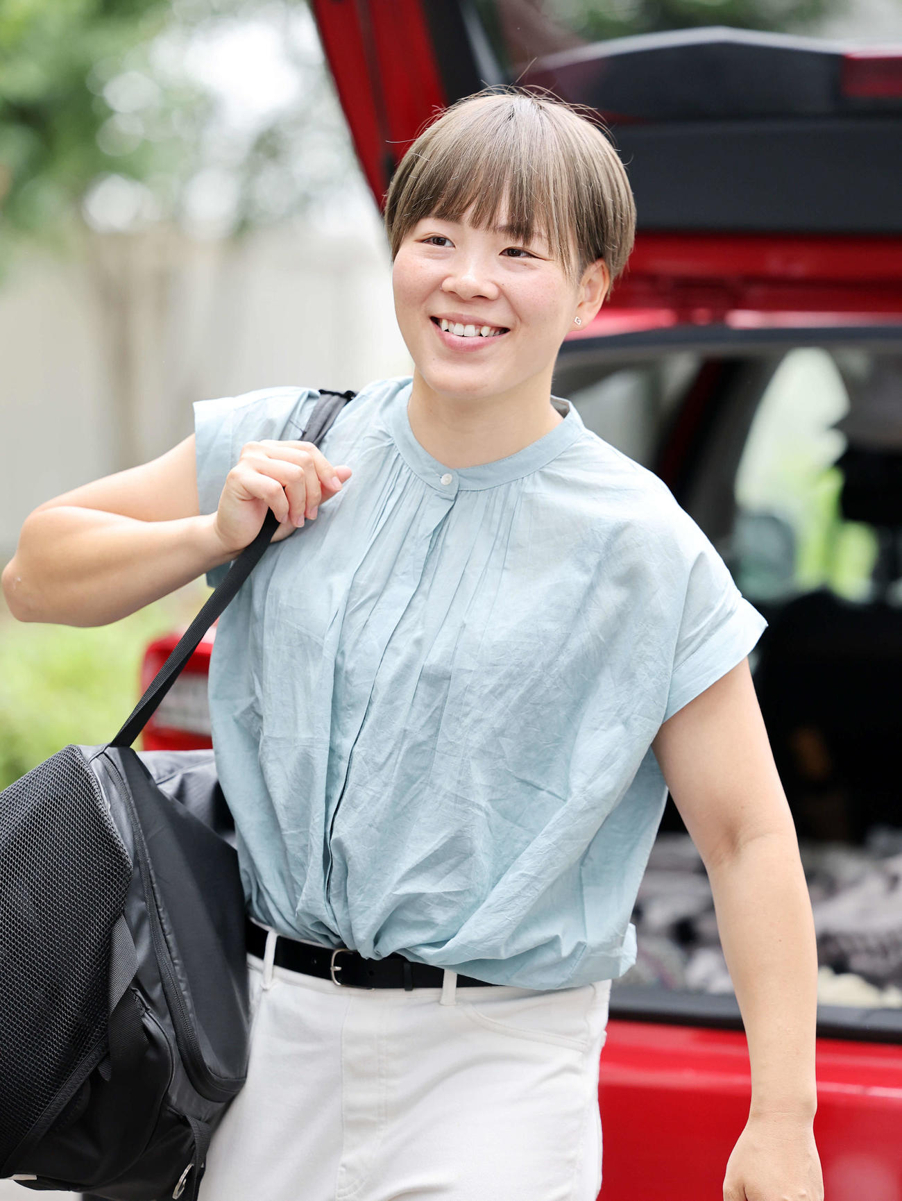 競輪場入りする梅川風子（撮影・鈴木正人）