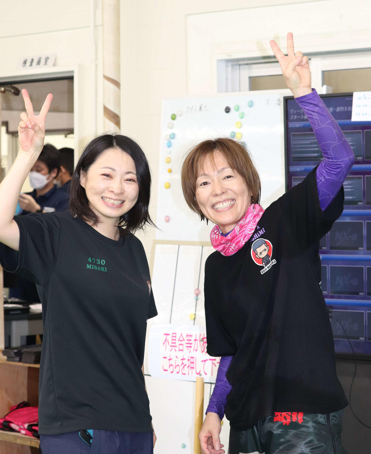 岩崎芳美の誕生日を祝う土屋実沙希
