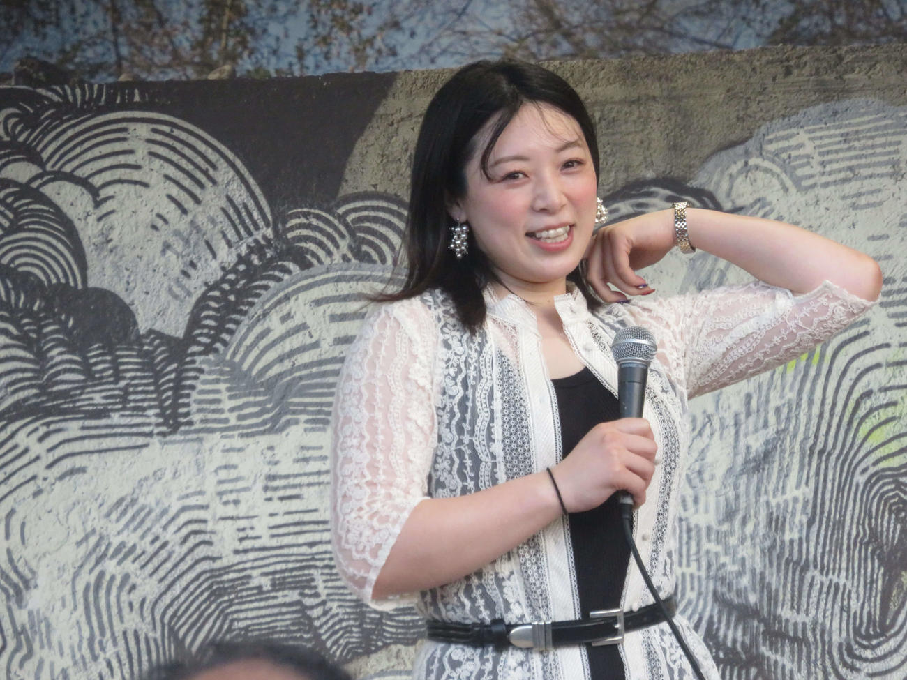 松戸競輪場のトークショーに登場した児玉碧衣