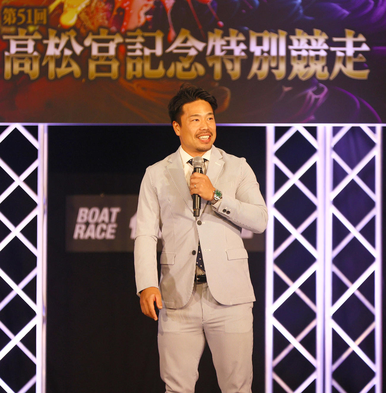 G1高松宮記念特別競走　第4日　トークショーで笑顔を見せる競輪選手の古性（撮影・上山淳一）