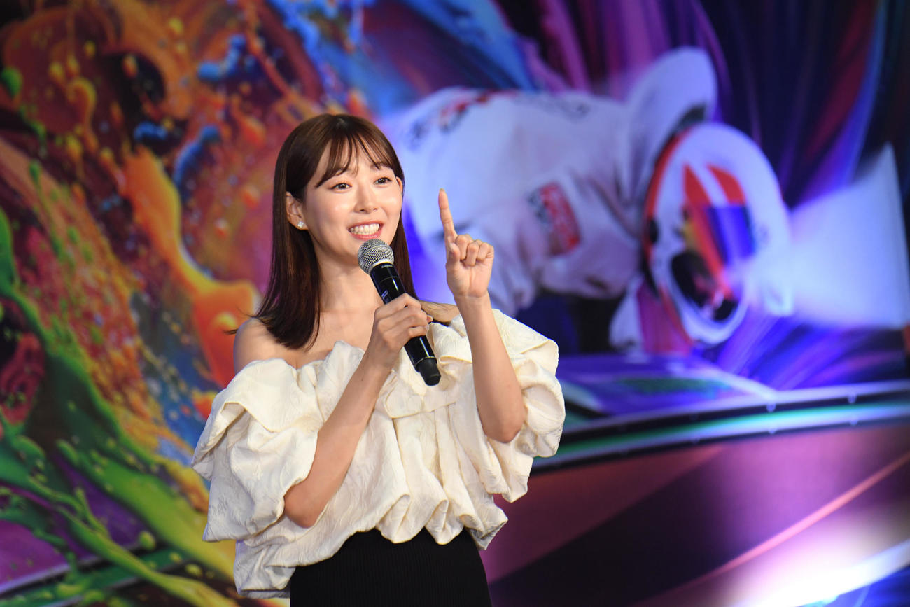 G1第51回高松宮記念特別競走　トークショーを行う元NMB48の渡辺美優紀（撮影・滝沢美穂子）