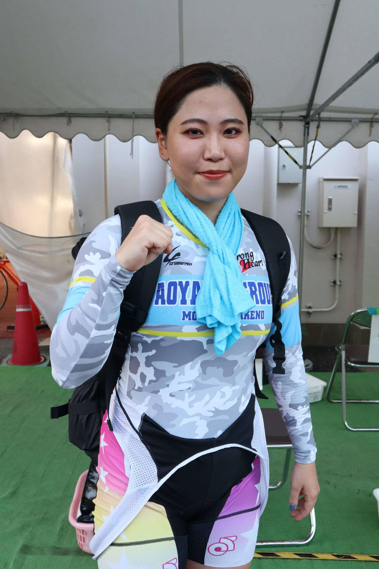 決勝10Rの竹野百香が先輩相手に真っ向勝負に出る（撮影・音無剛）