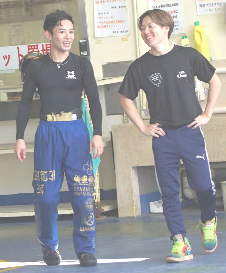 数原魁（左）が準優勝負駆けに臨む（右は井上一輝）