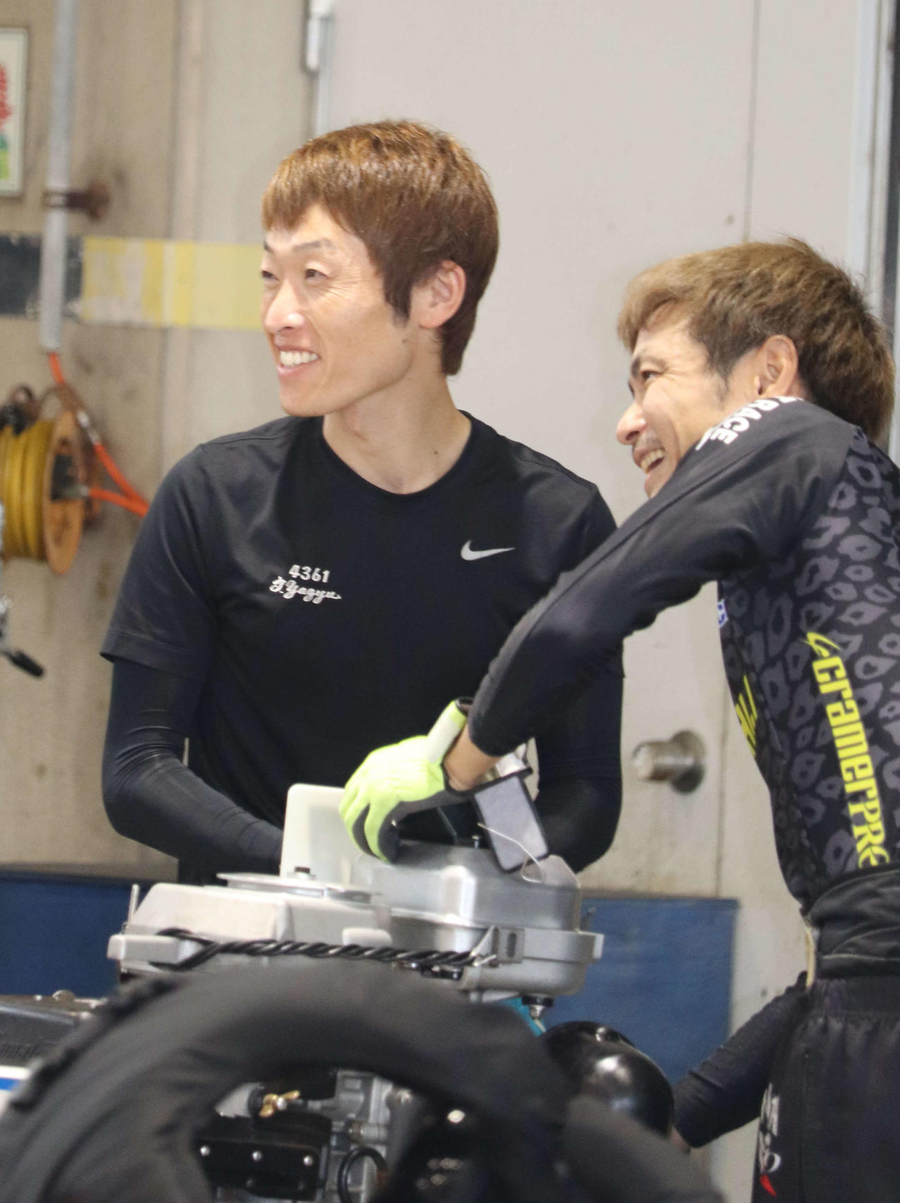 柳生泰二が主役の座は譲らない。右は同期の池永太