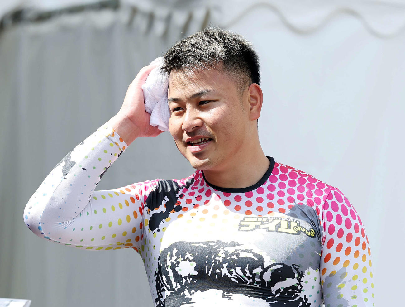 笑顔を見せる松本貴治（撮影・鈴木正人）