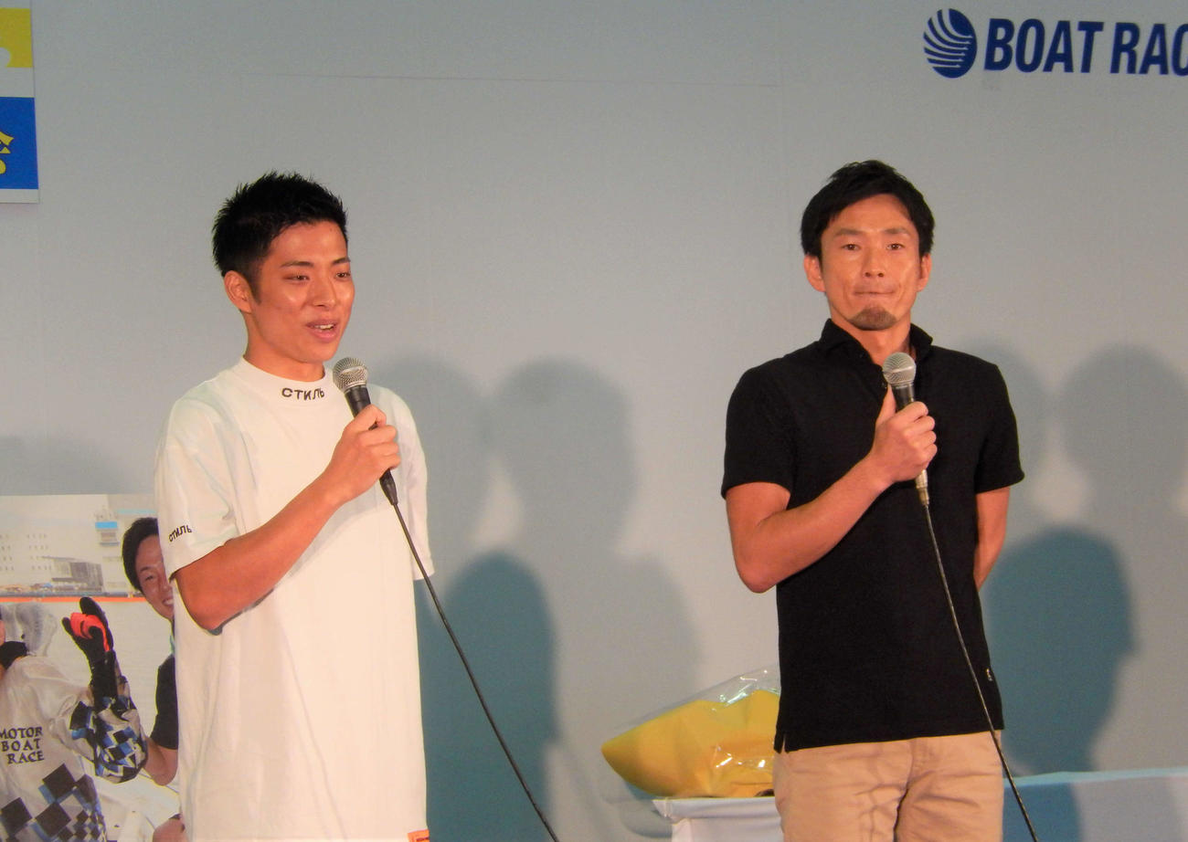 SGメモリアルを優勝した馬場貴也（右）が、弟子の沢田尚也とエールを送り合った