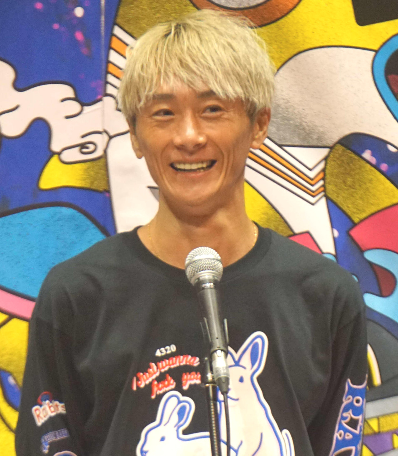 選手紹介式で地元ファンの大声援を受けた峰竜太