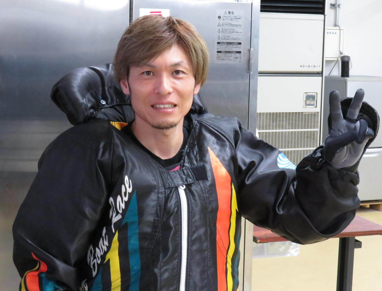 勝負駆け成功を喜ぶ佐竹友樹