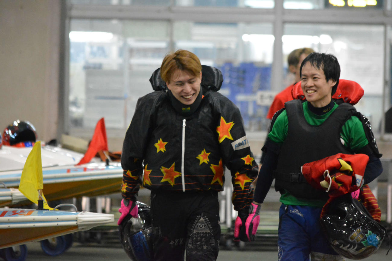 初日4Rで1着の渡辺翼（右）と2着の檀将太（左）。舟足は檀が抜群だ