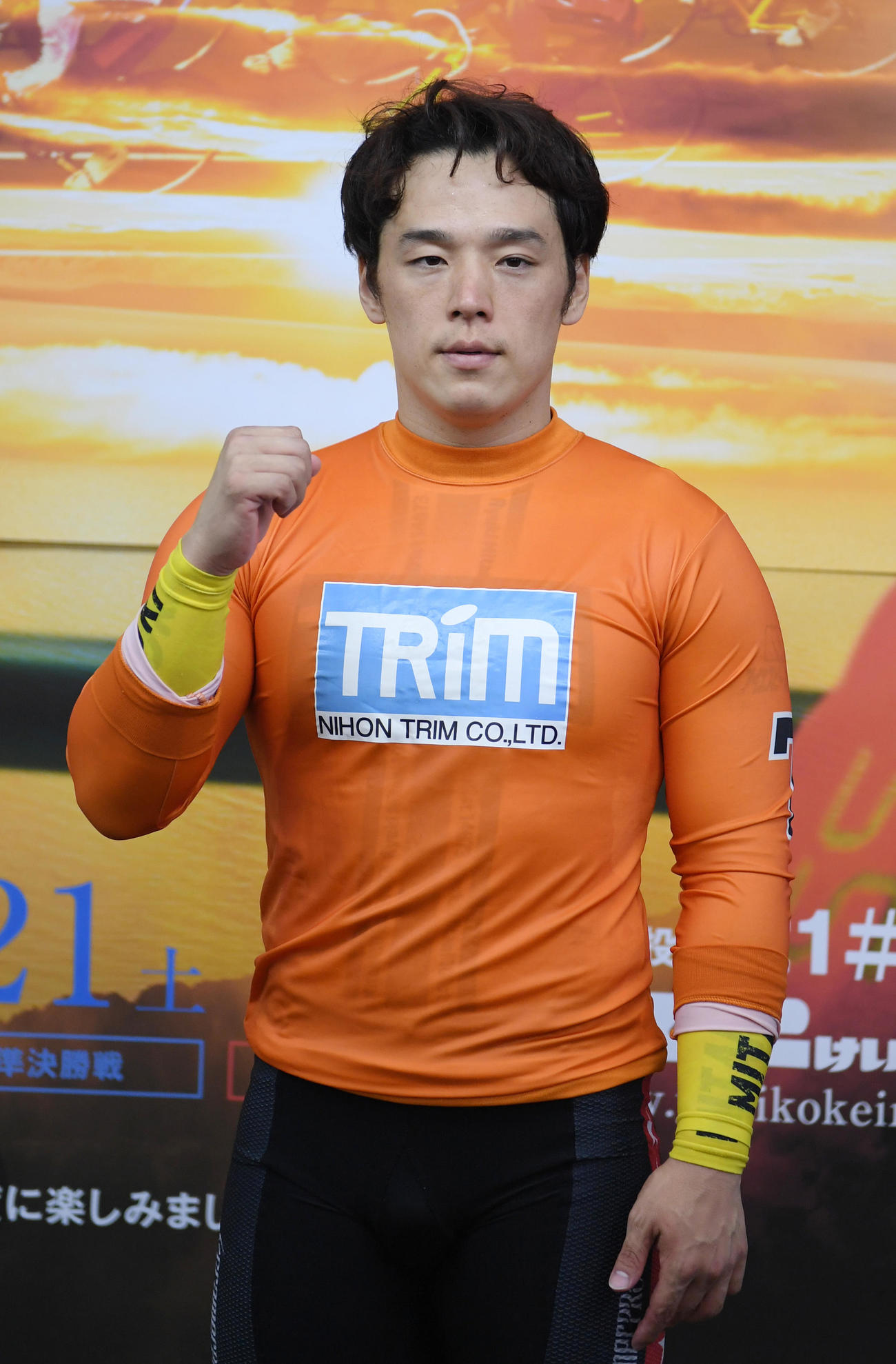 2日目10RS級2次予選で1着の三谷竜生はガッツポーズする（撮影・柴田隆二）