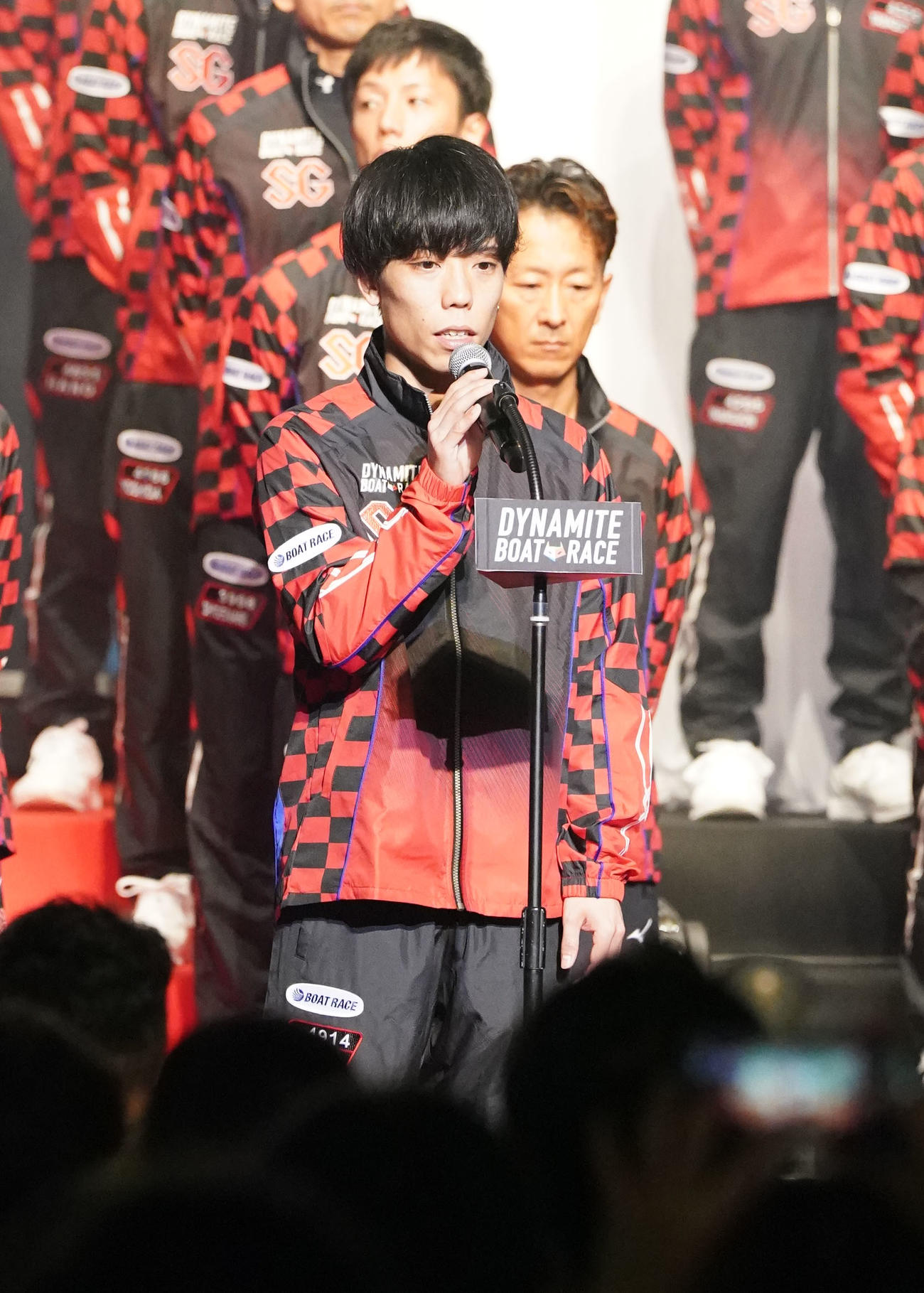 オープニングセレモニーで選手宣誓をする吉田裕平（撮影・森本幸一）