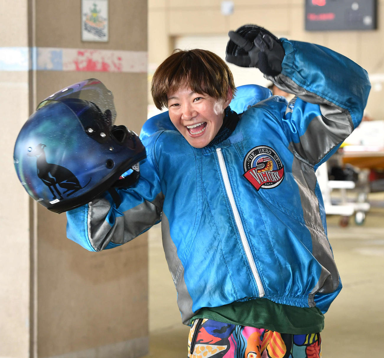 徳山ヴィーナスシリーズ第14戦5日目　11R準優勝戦、2着で優出を決めた5148松本怜は笑顔でガッツポーズ（撮影・岩下翔太）