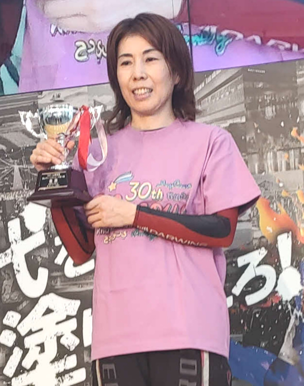 2節連続、今年3度目のVを飾った田口節子（撮影・渕上知）