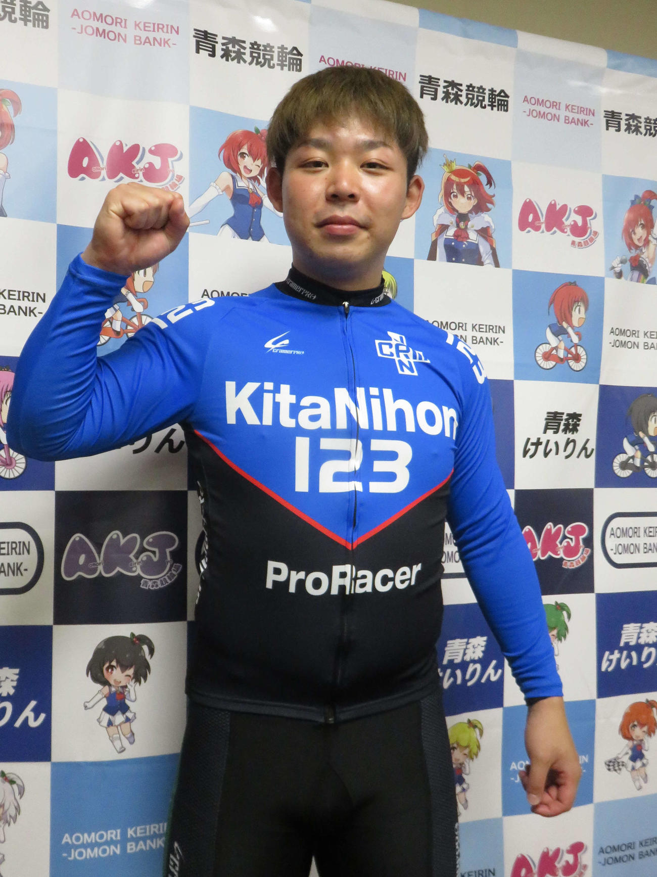 逃げ切りVを目指す佐々木祐太（撮影・野島成浩）