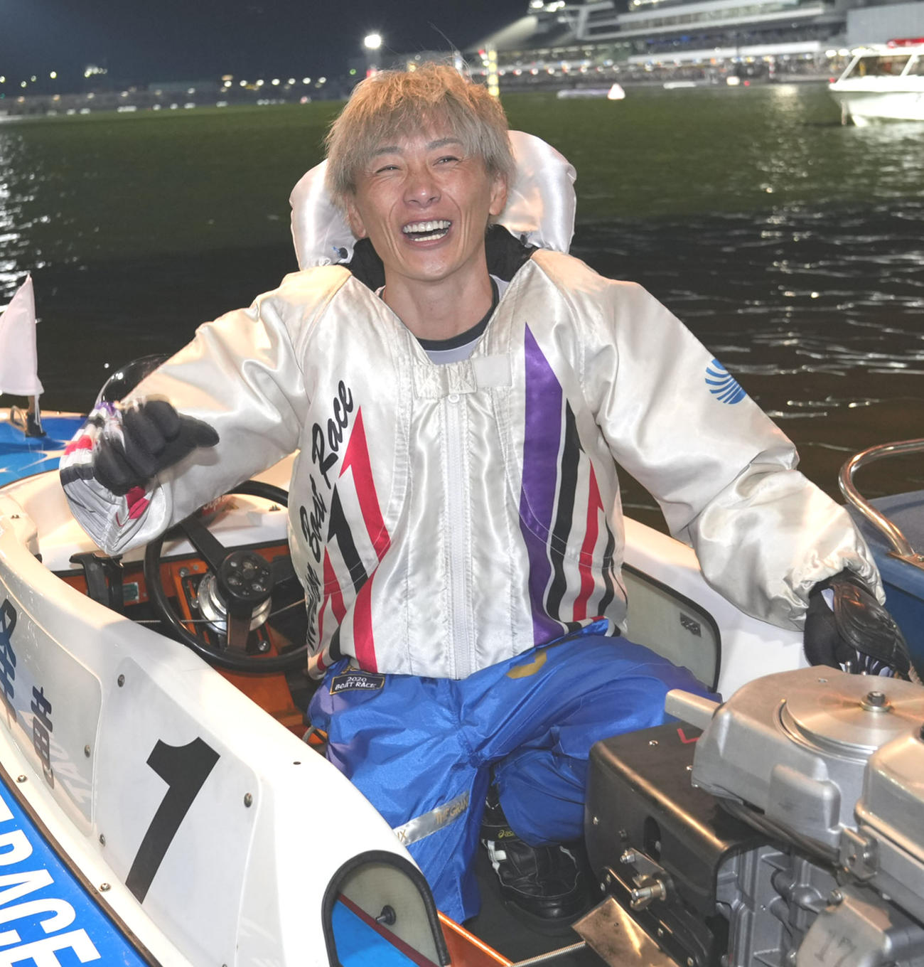 優勝戦を制して喜色満面の峰竜太