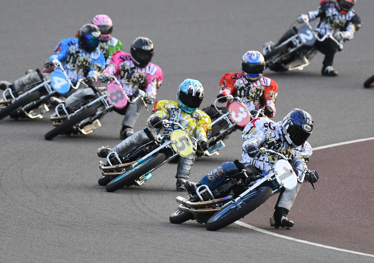 優勝戦12R、1着青山周平（1）、2着鈴木圭一郎（5）、3着永井大介（3）（撮影・柴田隆二）
