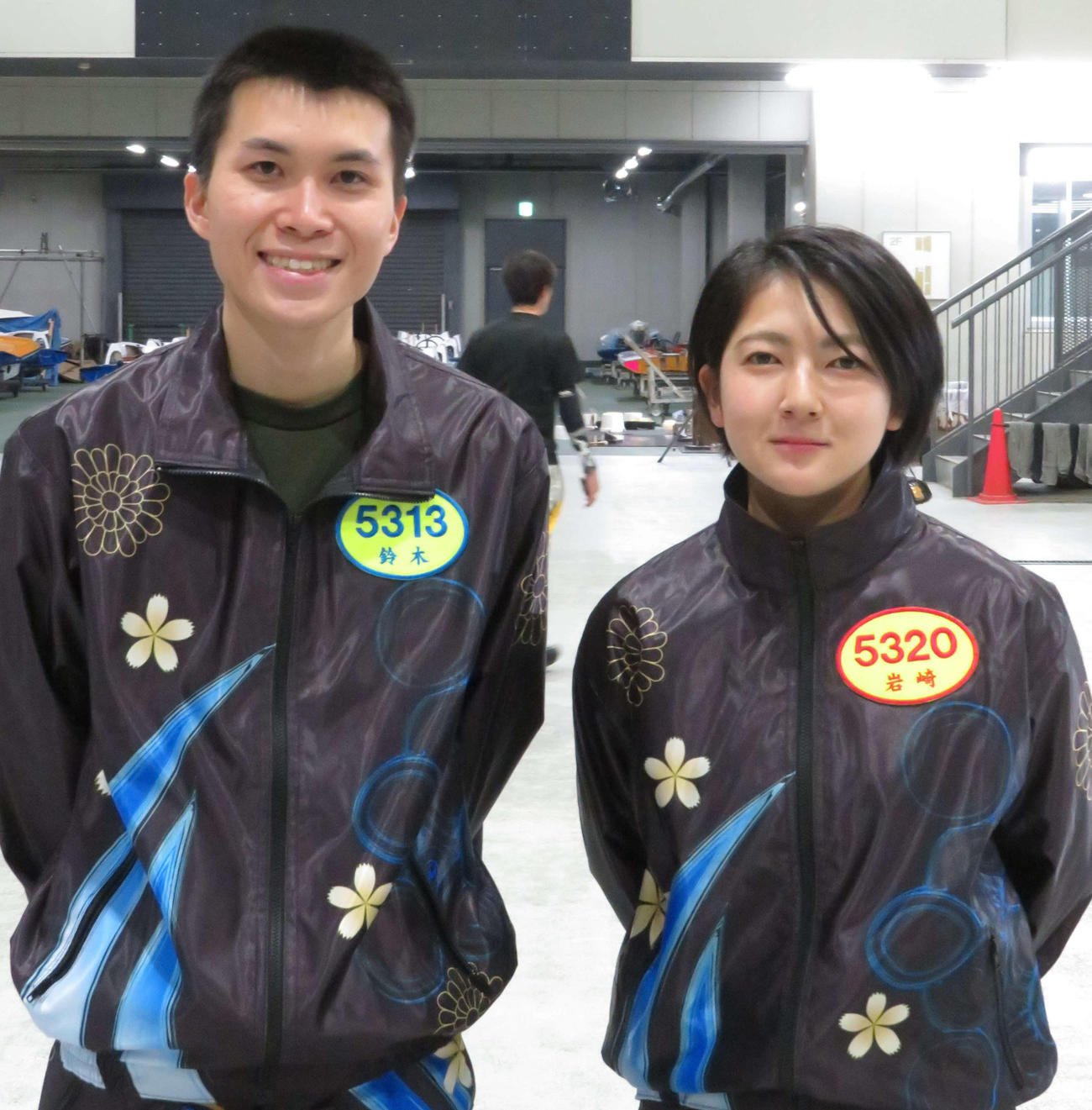 デビュー戦を迎える133期生の鈴木唯央（左）と岩崎麗子