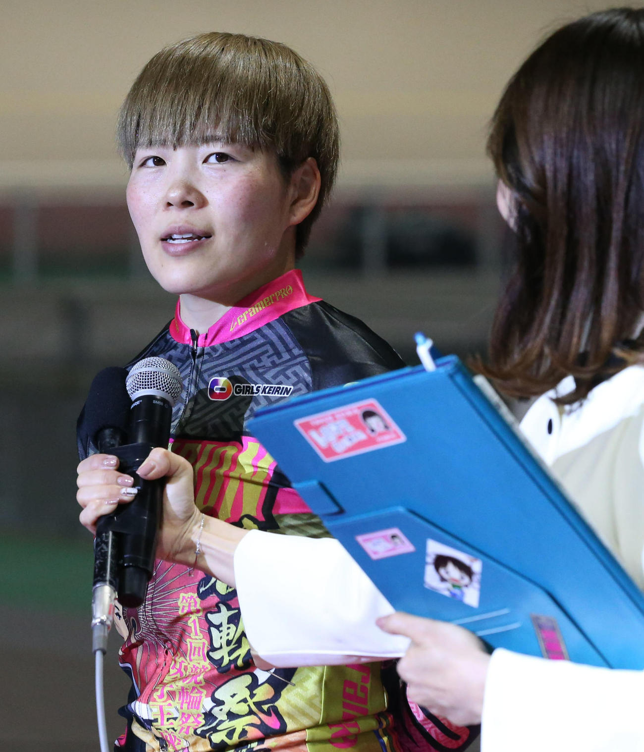 競輪祭女子王座戦を制し、インタビューに応える梅川風子（撮影・冨田成美）