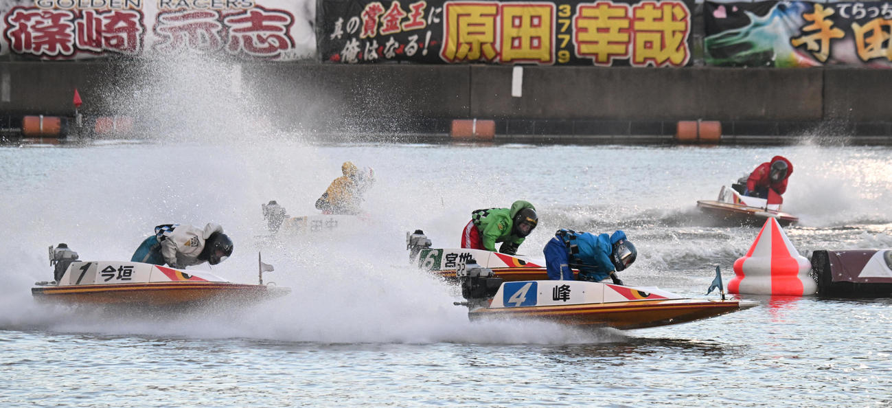 12R1周目2Mをトップで回る1着4番峰竜太