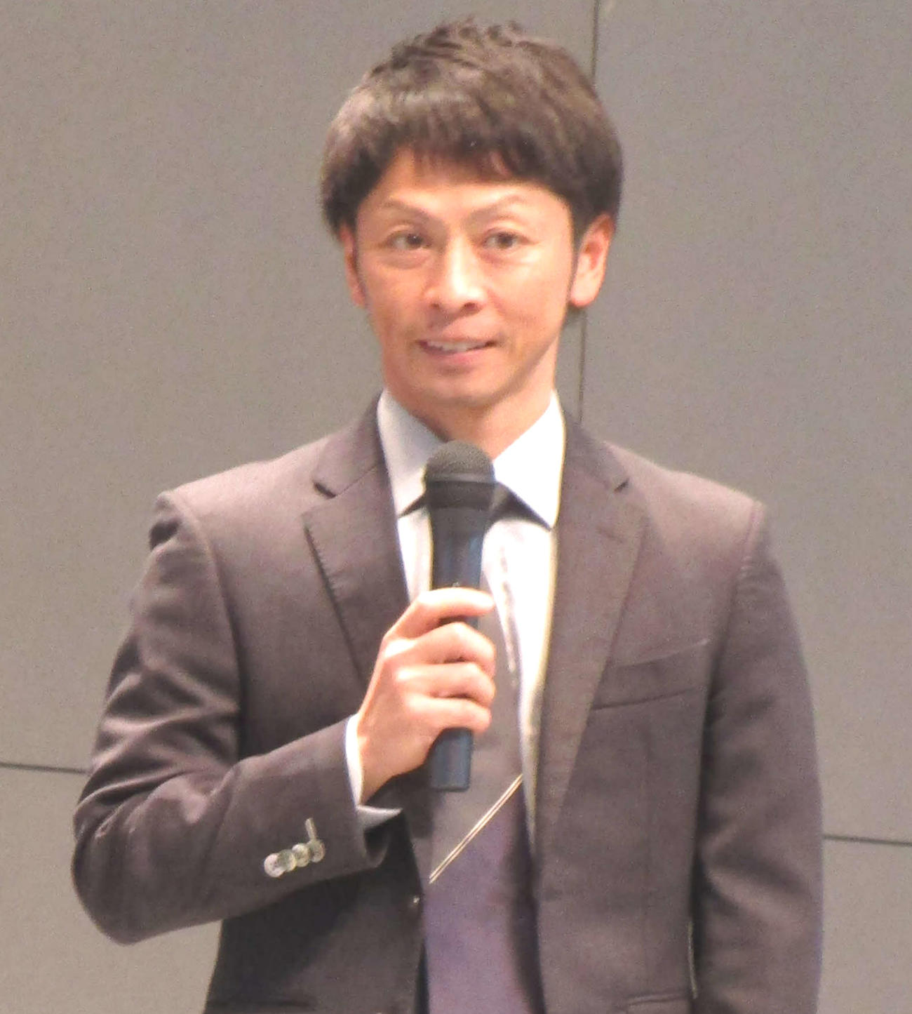 地元丸亀ボートで優勝報告会を行った片岡雅裕（撮影・安井雅彦）