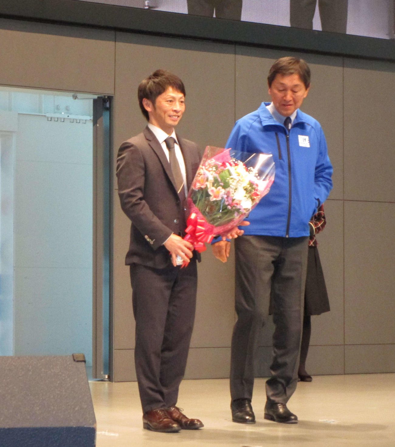 地元丸亀ボートで優勝報告会を行った片岡雅裕（撮影・安井雅彦）