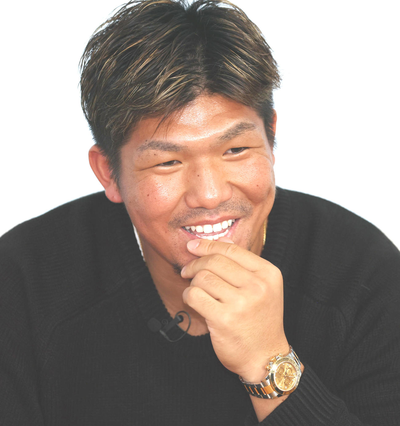 「1打席、打ったら1億円」の条件について質問を受け頭を悩ませる頓宮（撮影・加藤哉）
